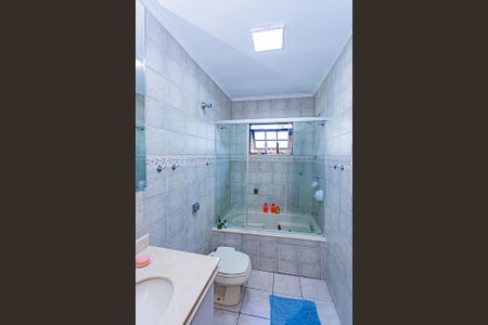 Casa à venda com 213m², 3 quartos e 2 vagasBanheiro