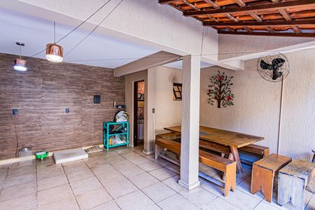 Casa à venda com 213m², 3 quartos e 2 vagasQuintal e espaço gourmet