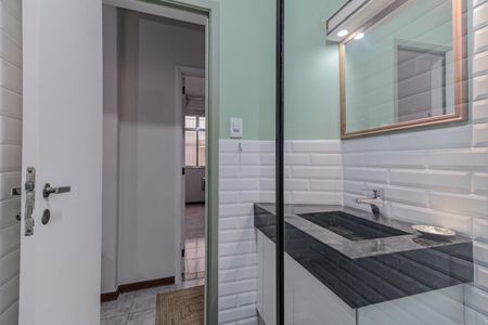 Banheiro Social de apartamento à venda com 1 quarto, 42m² em Copacabana, Rio de Janeiro