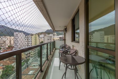 Apartamento à venda com 100m², 3 quartos e 2 vagas Apartamento à venda com 100m², 3 quartos e 2 vagasSala Varanda