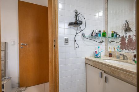 Apartamento à venda com 100m², 3 quartos e 2 vagas Apartamento à venda com 100m², 3 quartos e 2 vagasBanheiro Suite