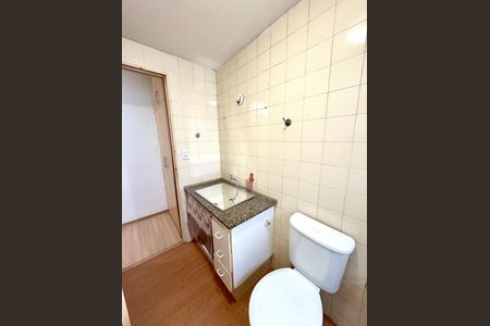 Apartamento à venda com 72m², 2 quartos e 1 vagaBanheiro Social