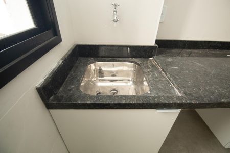 Tanque de apartamento para alugar com 3 quartos, 70m² em Vila Constança, São Paulo