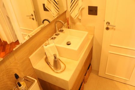 Apartamento à venda com 83m², 3 quartos e 2 vagasBanheiro