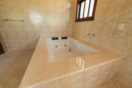 Casa de condomínio para alugar com 750m², 6 quartos e 4 vagas Casa de condomínio para alugar com 750m², 6 quartos e 4 vagasBanheiro /Suíte 1