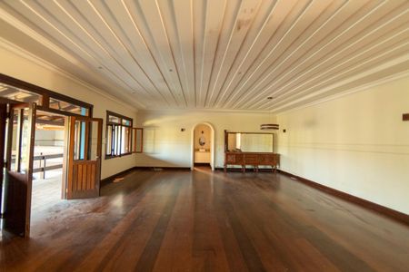 Casa de condomínio para alugar com 750m², 6 quartos e 4 vagas Casa de condomínio para alugar com 750m², 6 quartos e 4 vagasSala