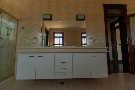 Casa de condomínio para alugar com 750m², 6 quartos e 4 vagas