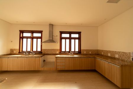 Casa de condomínio para alugar com 750m², 6 quartos e 4 vagas Casa de condomínio para alugar com 750m², 6 quartos e 4 vagasCozinha