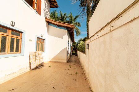 Casa de condomínio para alugar com 750m², 6 quartos e 4 vagas