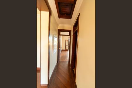 Casa de condomínio para alugar com 750m², 6 quartos e 4 vagas