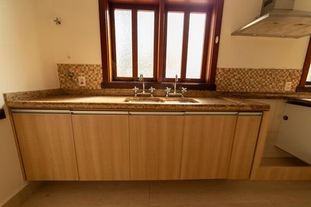 Casa de condomínio para alugar com 750m², 6 quartos e 4 vagas Casa de condomínio para alugar com 750m², 6 quartos e 4 vagasCozinha