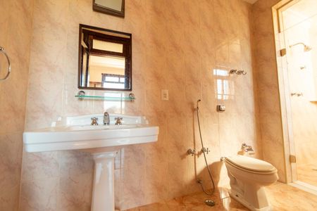 Casa de condomínio para alugar com 750m², 6 quartos e 4 vagas Casa de condomínio para alugar com 750m², 6 quartos e 4 vagasBanheiro/Suíte 4