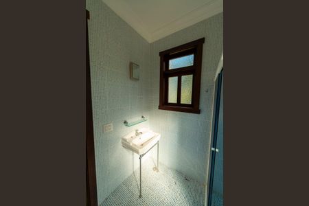 Casa de condomínio para alugar com 750m², 6 quartos e 4 vagas Casa de condomínio para alugar com 750m², 6 quartos e 4 vagasBanheiro de Serviço