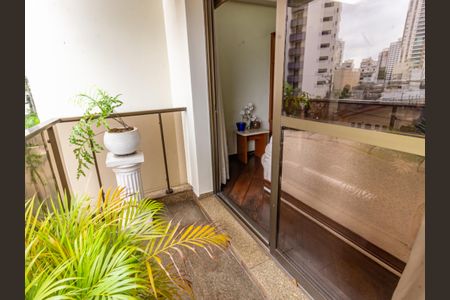 Apartamento à venda com 125m², 4 quartos e 2 vagasVaranda