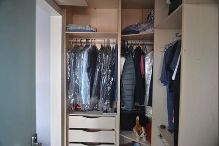 Casa para alugar com 260m², 3 quartos e 5 vagasCloset da suíte