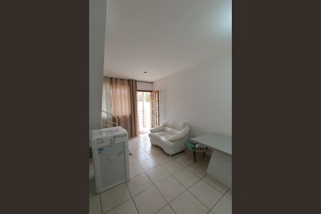 Casa à venda com 70m², 2 quartos e 1 vaga Casa à venda com 70m², 2 quartos e 1 vagaSala