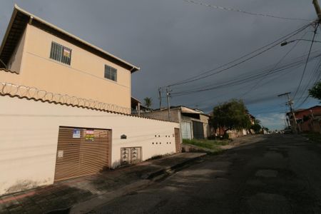 Casa à venda com 70m², 2 quartos e 1 vaga Casa à venda com 70m², 2 quartos e 1 vagaFachada
