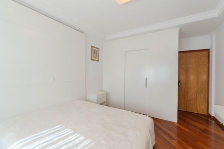 Apartamento à venda com 186m², 3 quartos e 2 vagasSuíte 1