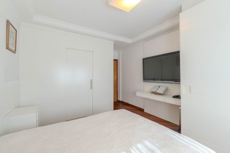 Apartamento à venda com 186m², 3 quartos e 2 vagasSuíte 1