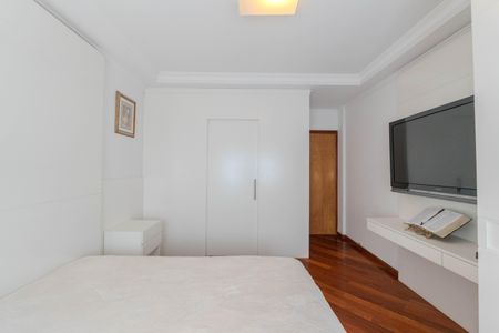 Apartamento à venda com 186m², 3 quartos e 2 vagasSuíte 1