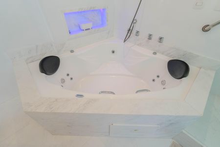 Apartamento à venda com 186m², 3 quartos e 2 vagasBanheiro da suíte master