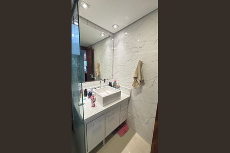 Apartamento à venda com 107m², 3 quartos e 2 vagasBanheiro