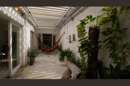 Casa à venda com 325m², 5 quartos e 1 vagaÁrea de Serviço