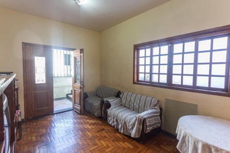 Casa à venda com 172m², 3 quartos e 2 vagas Casa à venda com 172m², 3 quartos e 2 vagasSala