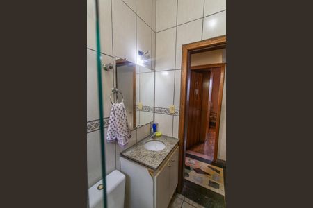 Casa à venda com 172m², 3 quartos e 2 vagas Casa à venda com 172m², 3 quartos e 2 vagasBanheiro Social