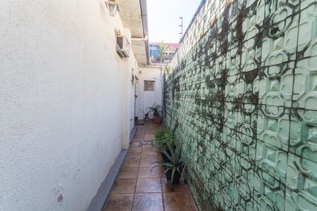 Casa à venda com 172m², 3 quartos e 2 vagas Casa à venda com 172m², 3 quartos e 2 vagasEntrada Lateral