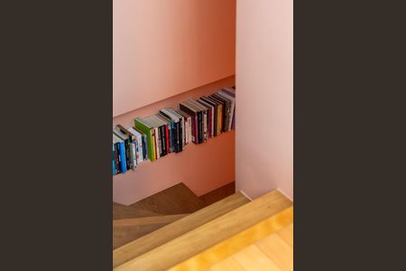 Apartamento à venda com 70m², 1 quarto e 1 vagaEscada