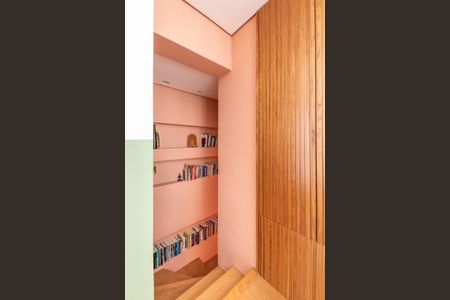 Apartamento à venda com 70m², 1 quarto e 1 vagaEscada