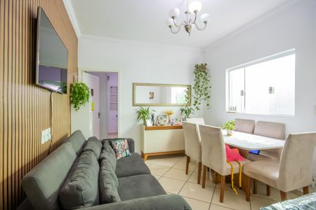 Casa à venda com 125m², 2 quartos e 2 vagas Casa à venda com 125m², 2 quartos e 2 vagasSala