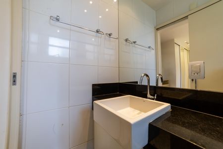 Apartamento à venda com 88m², 2 quartos e 1 vaga Apartamento à venda com 88m², 2 quartos e 1 vagaBanheiro da Suíte 2