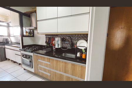 Apartamento à venda com 75m², 3 quartos e 2 vagas Apartamento à venda com 75m², 3 quartos e 2 vagasCozinha