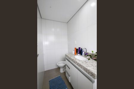 Apartamento à venda com 66m², 2 quartos e 2 vagasBanheiro quarto 1