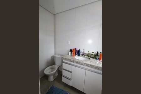 Apartamento à venda com 66m², 2 quartos e 2 vagasBanheiro quarto 1