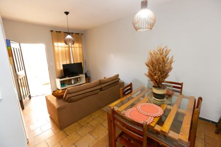 Casa à venda com 113m², 2 quartos e 1 vagaSala