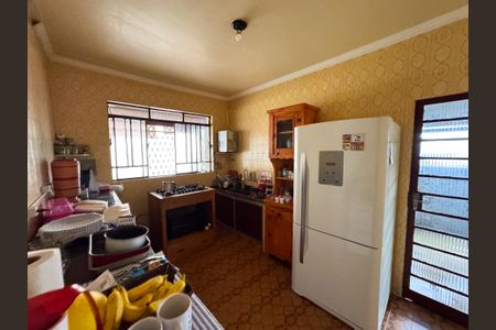 Casa à venda com 192m², 3 quartos e 2 vagas Casa à venda com 192m², 3 quartos e 2 vagasCozinha