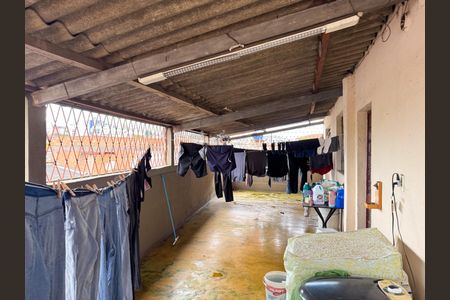 Casa à venda com 192m², 3 quartos e 2 vagas Casa à venda com 192m², 3 quartos e 2 vagasLavanderia