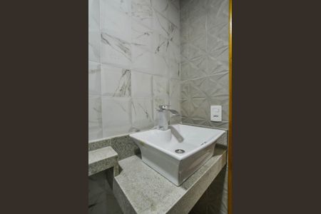 Casa à venda com 130m², 3 quartos e 2 vagas Casa à venda com 130m², 3 quartos e 2 vagasBanheiro Social