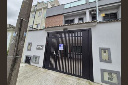 Casa à venda com 130m², 3 quartos e 2 vagas Casa à venda com 130m², 3 quartos e 2 vagasFachada