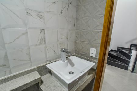 Casa à venda com 130m², 3 quartos e 2 vagas Casa à venda com 130m², 3 quartos e 2 vagasBanheiro Social