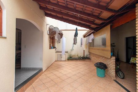 Casa à venda com 231m², 3 quartos e 4 vagasQuintal