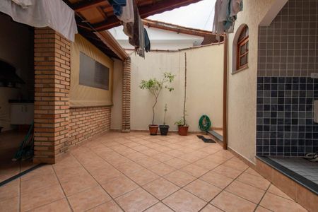 Casa à venda com 231m², 3 quartos e 4 vagasQuintal
