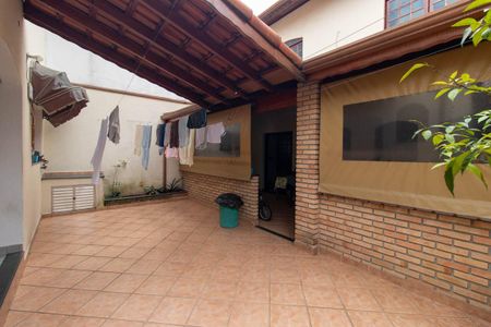 Casa à venda com 231m², 3 quartos e 4 vagasQuintal