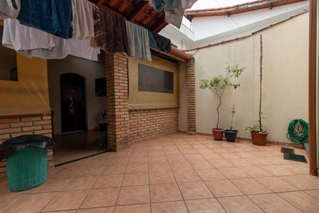 Casa à venda com 231m², 3 quartos e 4 vagasQuintal