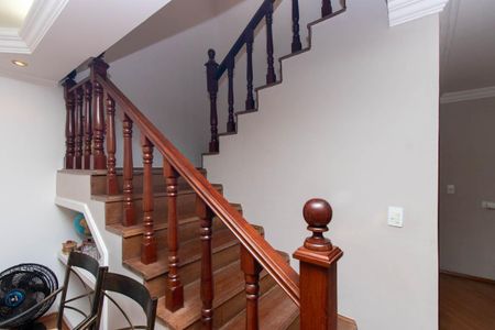 Casa à venda com 231m², 3 quartos e 4 vagasEscada