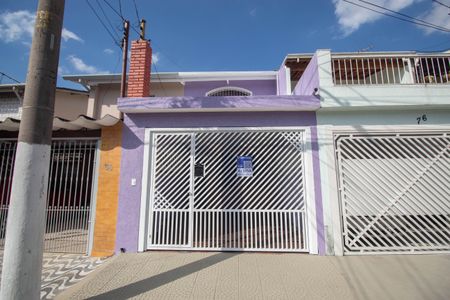 Casa para alugar com 73m², 2 quartos e 1 vaga Casa para alugar com 73m², 2 quartos e 1 vagaFachada