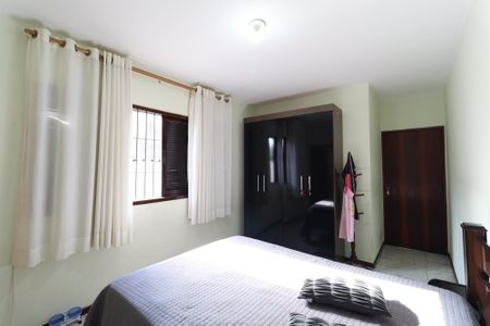 Casa à venda com 200m², 3 quartos e 2 vagasSuíte